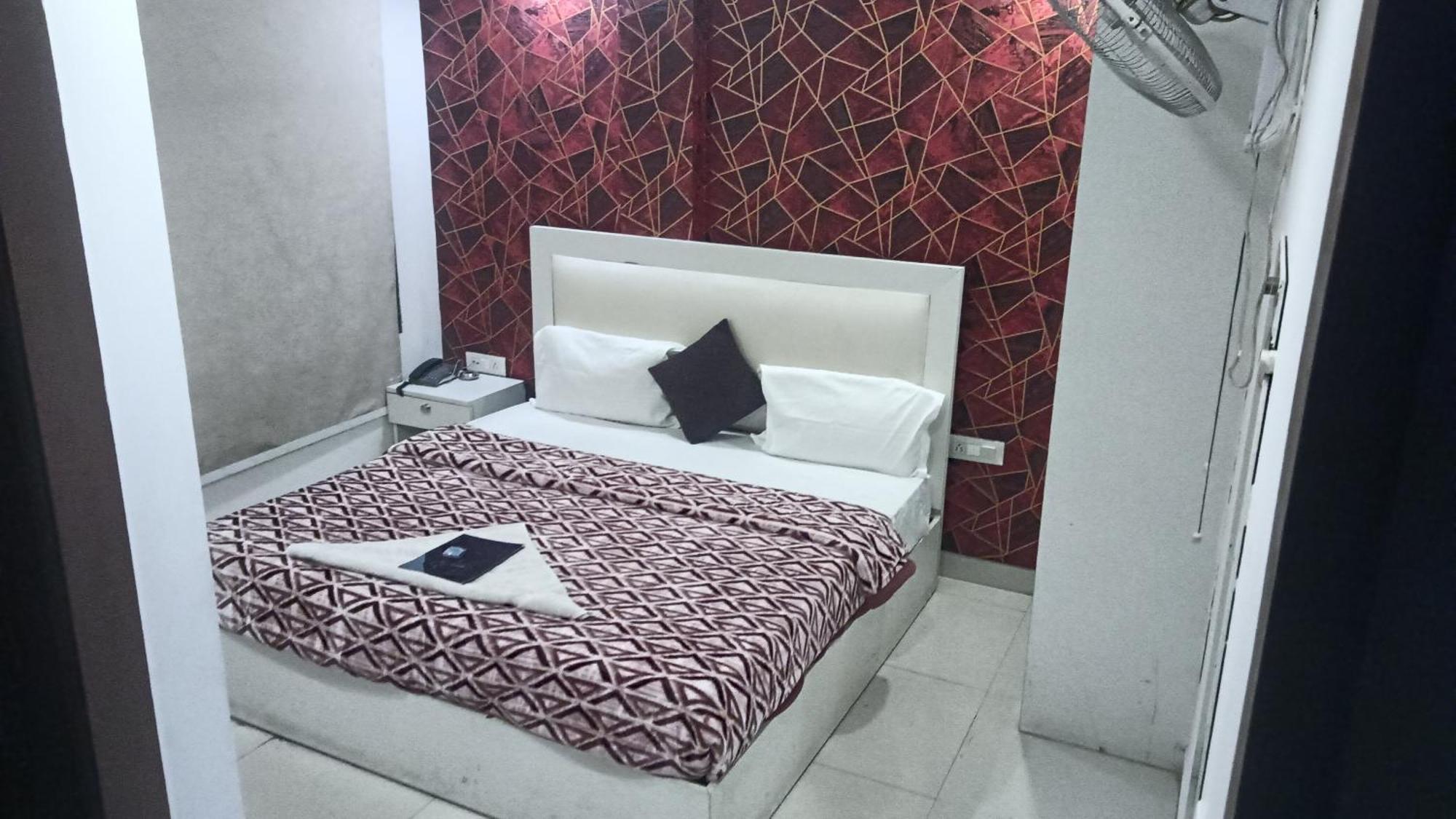 Hotel Rise 73 New Delhi