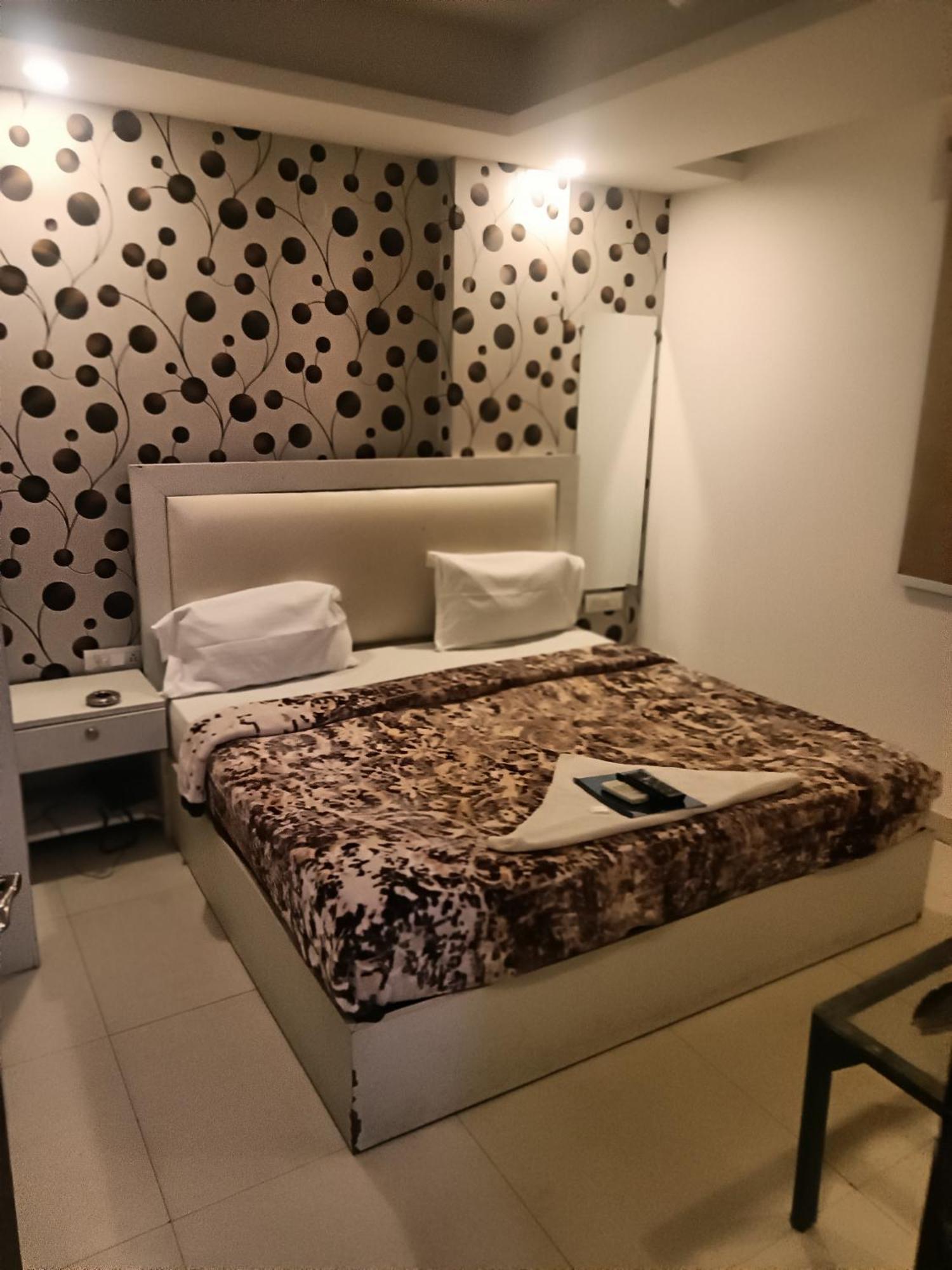 Rise 73 Hotel